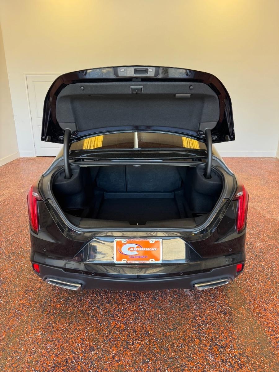 Cadillac CT4 4dr Sdn Luxury 2024