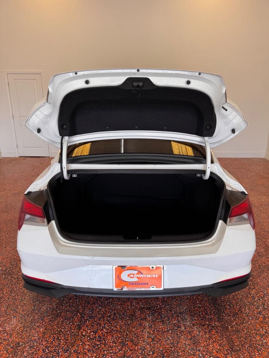 Hyundai Elantra SEL IVT *Ltd Avail* 2021