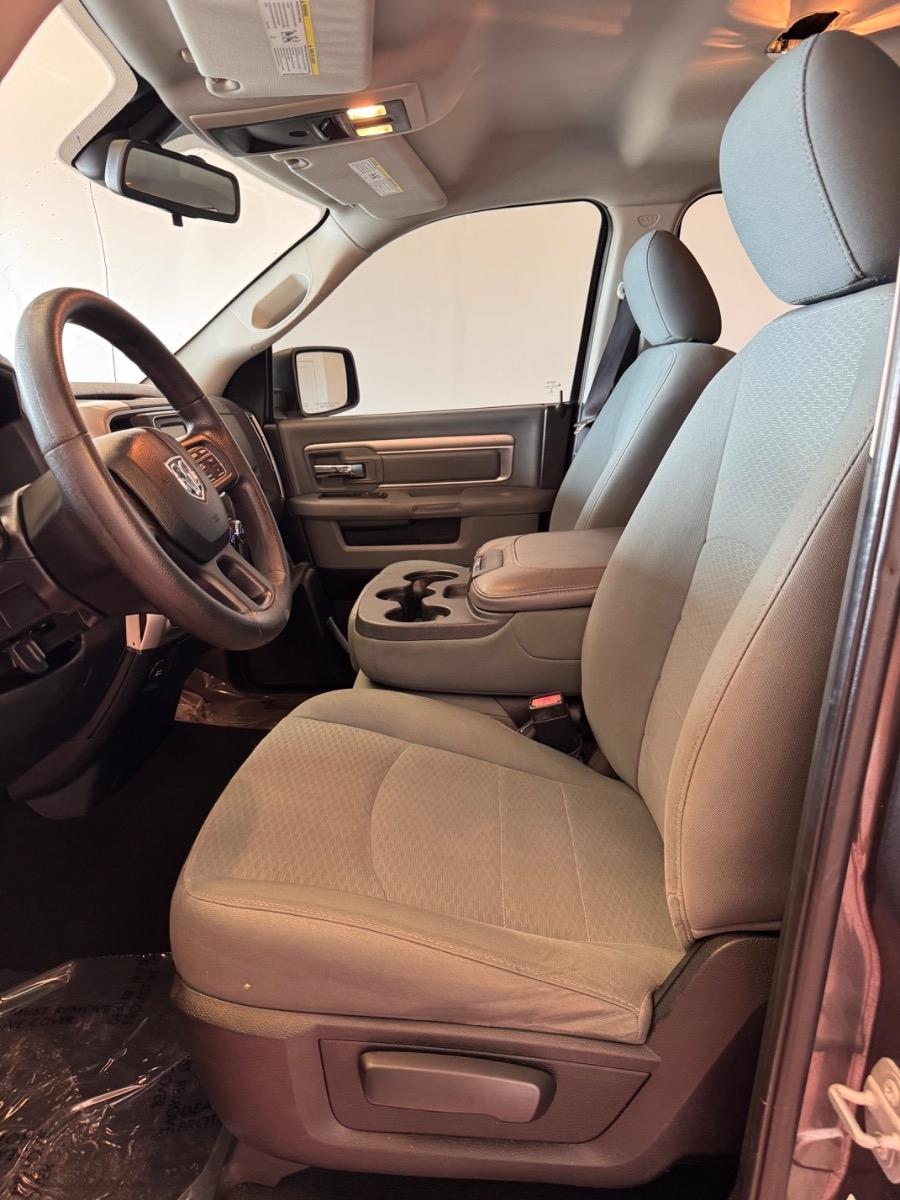 RAM 1500 2WD Quad Cab 140.5" SLT 2016
