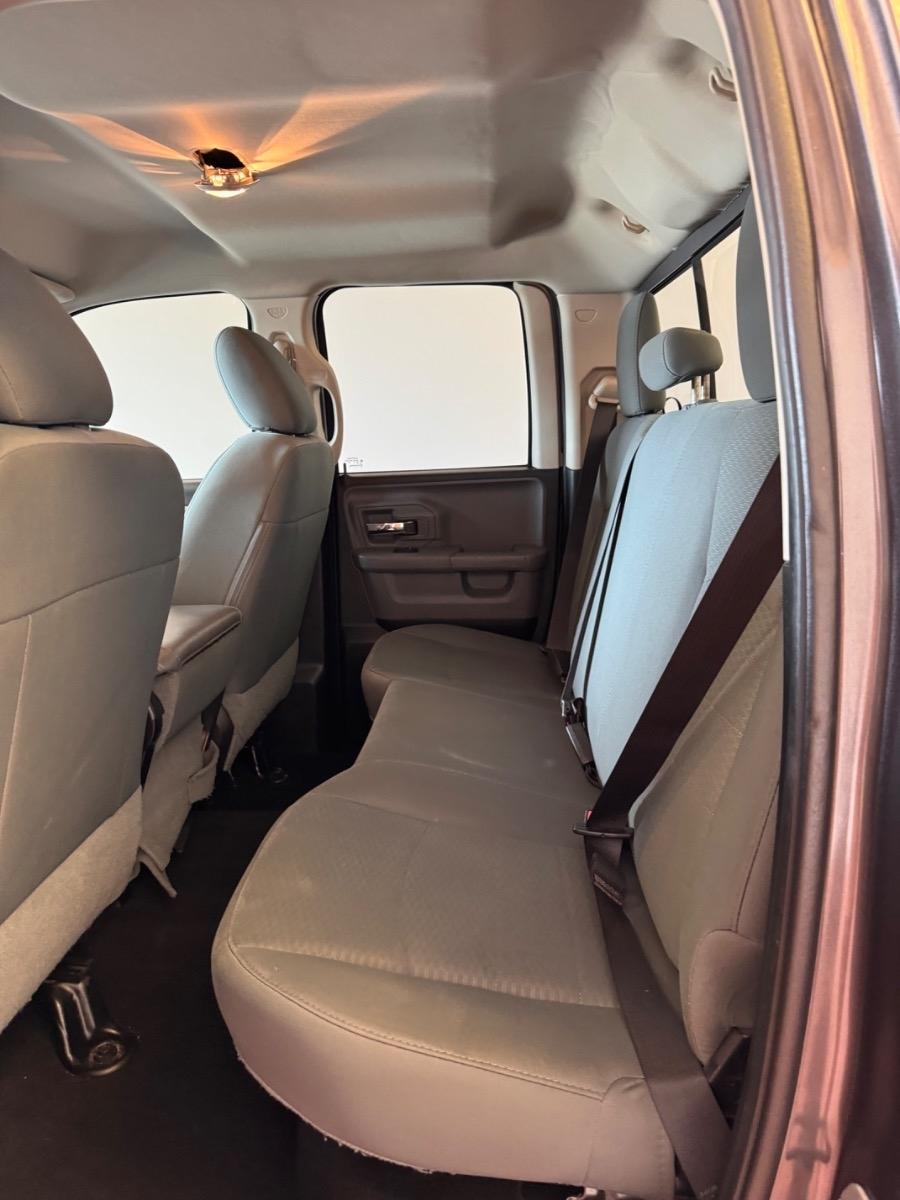 RAM 1500 2WD Quad Cab 140.5" SLT 2016