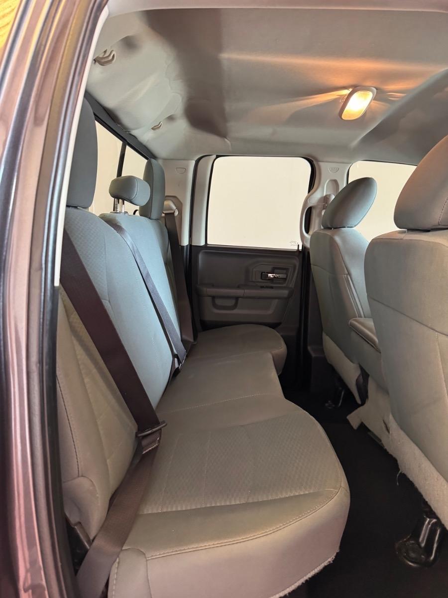 RAM 1500 2WD Quad Cab 140.5" SLT 2016