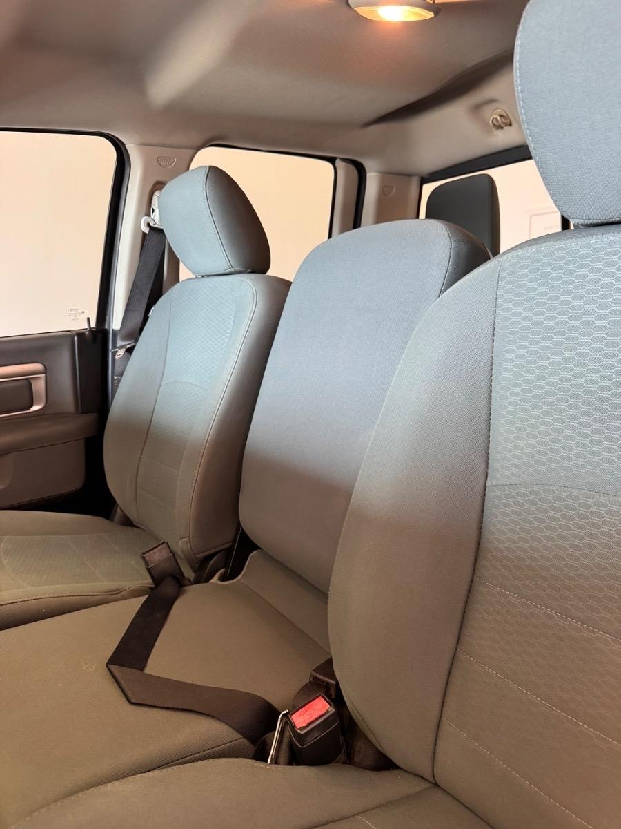 RAM 1500 2WD Quad Cab 140.5" SLT 2016