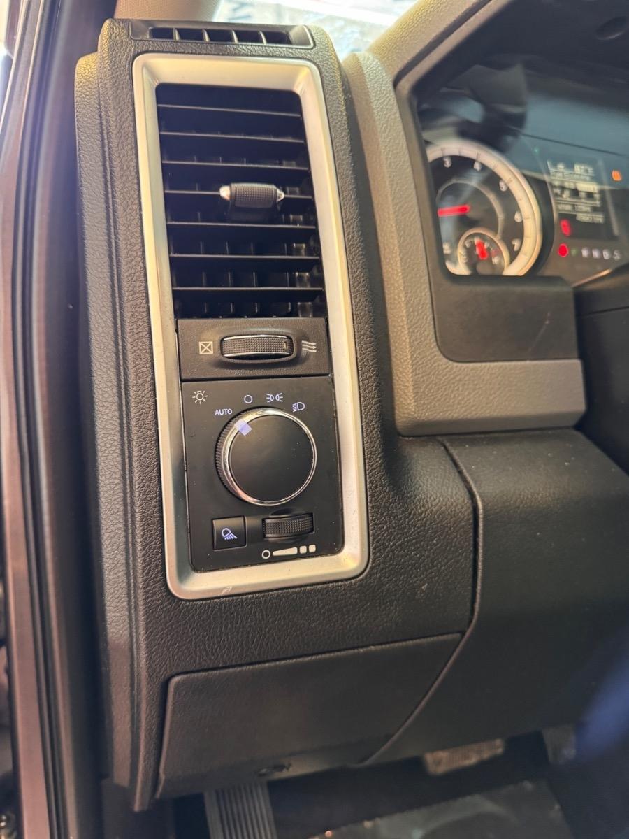 RAM 1500 2WD Quad Cab 140.5" SLT 2016