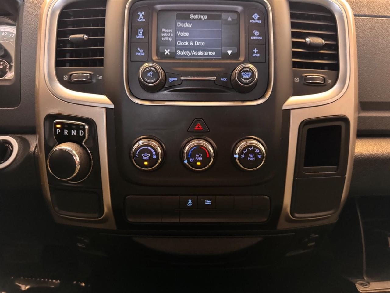 RAM 1500 2WD Quad Cab 140.5" SLT 2016
