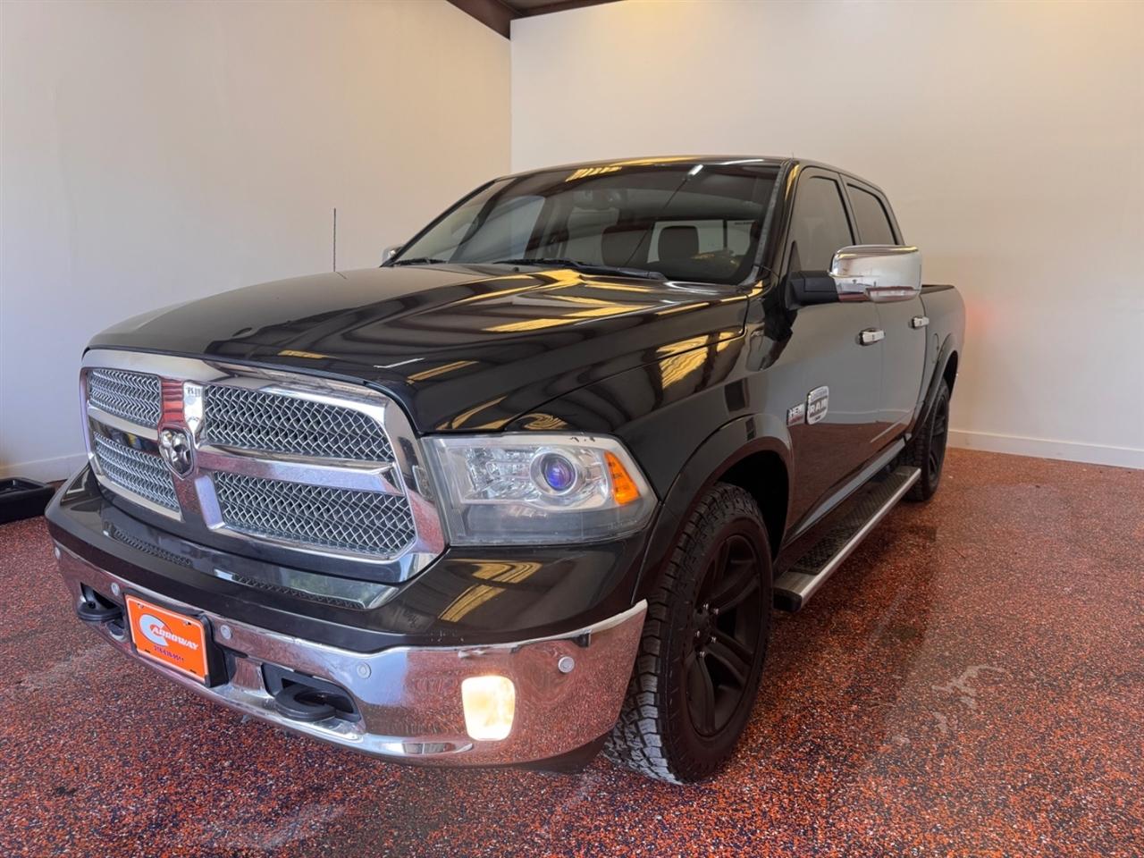 RAM 1500 4WD Crew Cab 140.5" Longhorn 2016