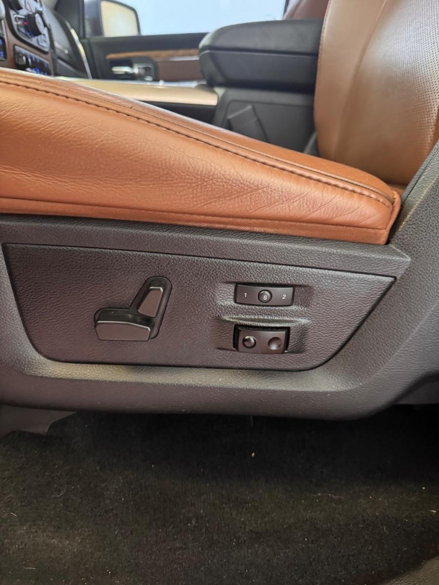 RAM 1500 4WD Crew Cab 140.5" Longhorn 2016