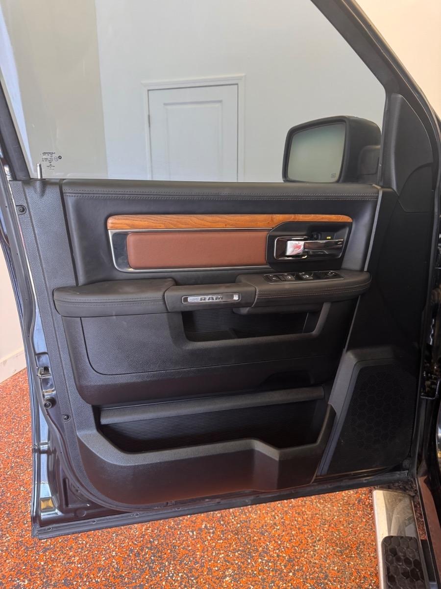 RAM 1500 4WD Crew Cab 140.5" Longhorn 2016