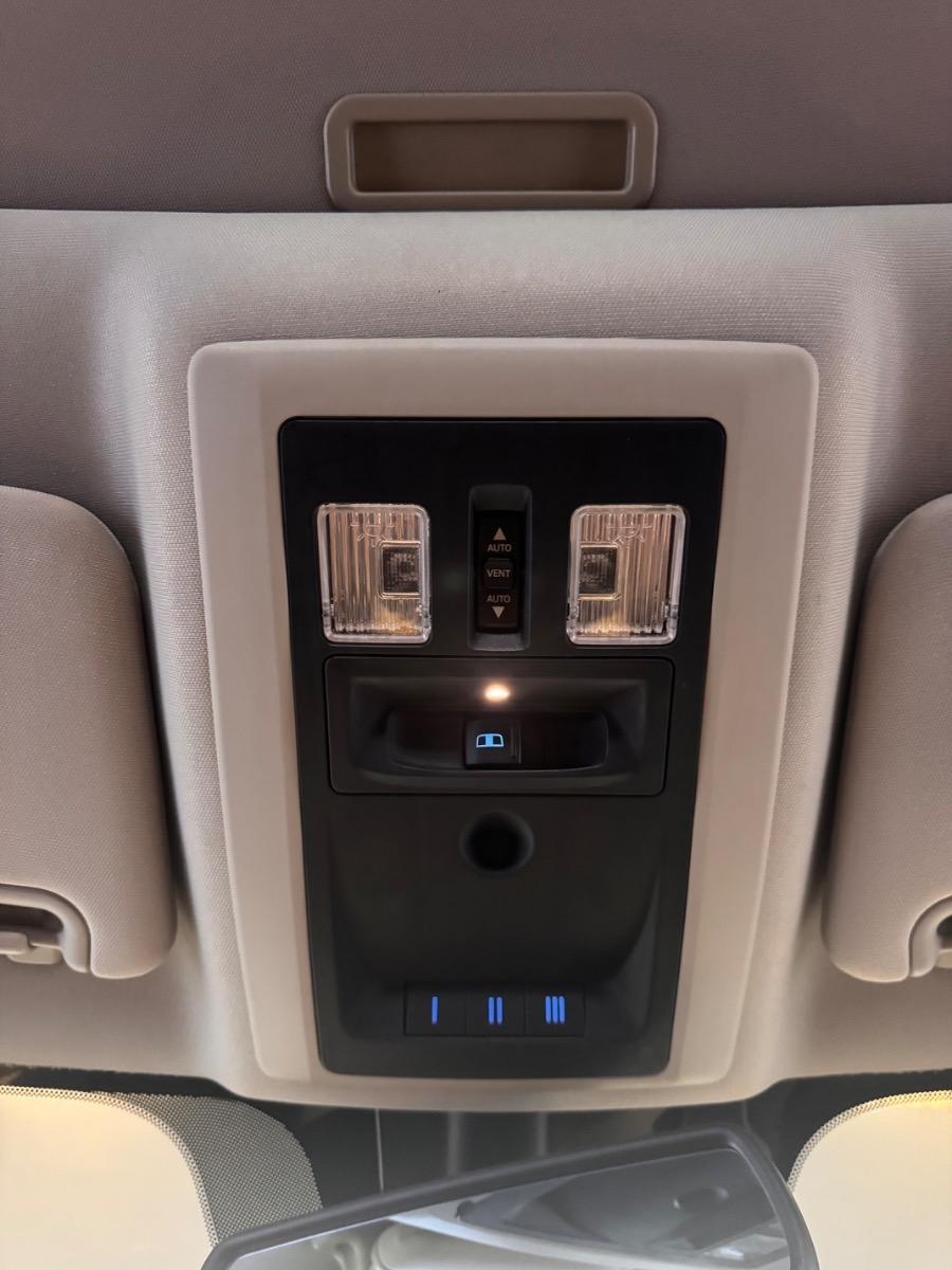 RAM 1500 4WD Crew Cab 140.5" Longhorn 2016