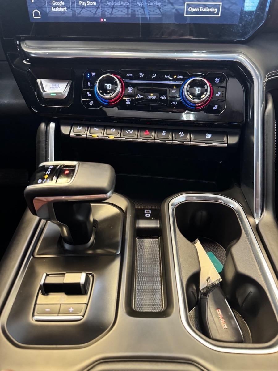 GMC Sierra 1500 4WD Crew Cab 147" Denali Ultimate 2024