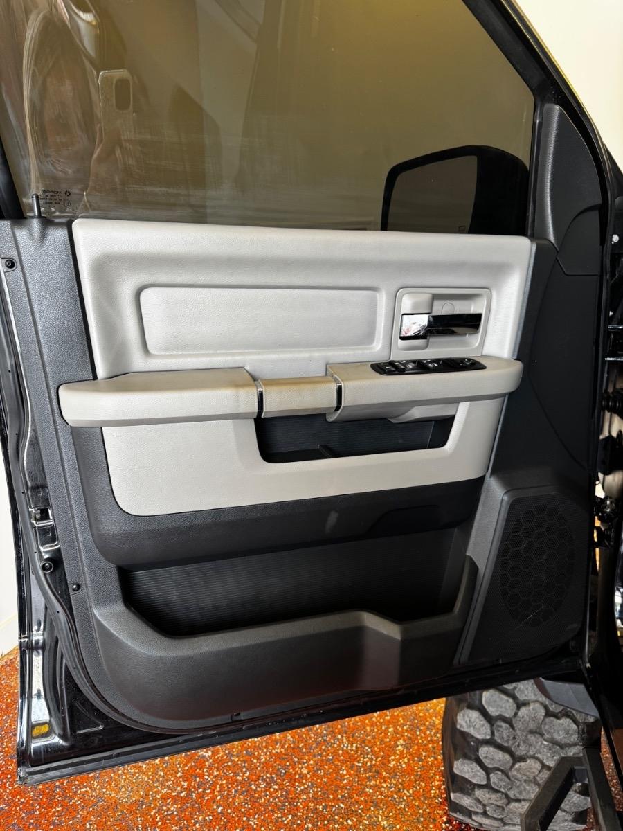 RAM 2500 4WD Mega Cab 160.5" SLT 2012