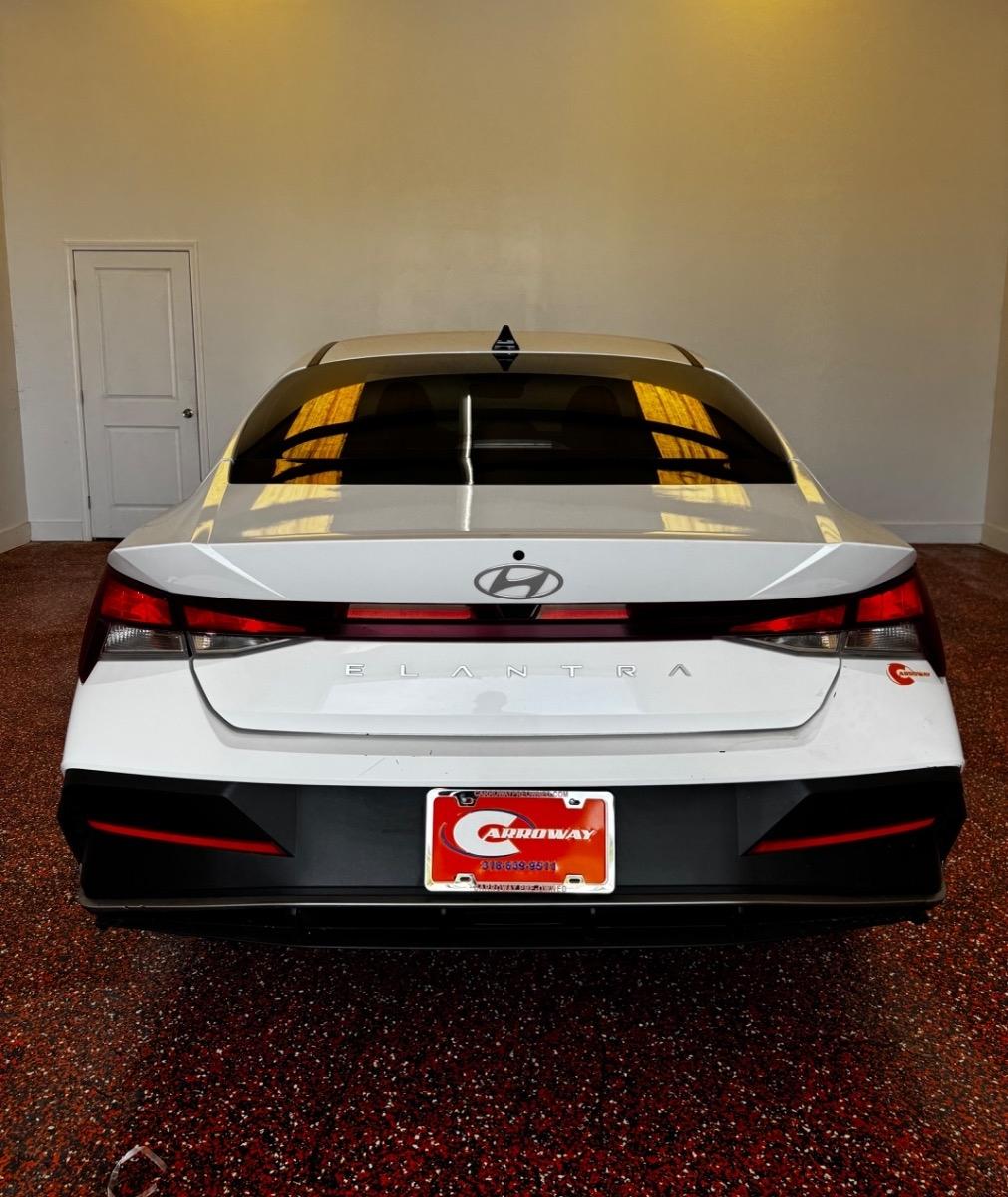Hyundai Elantra SE IVT 2025