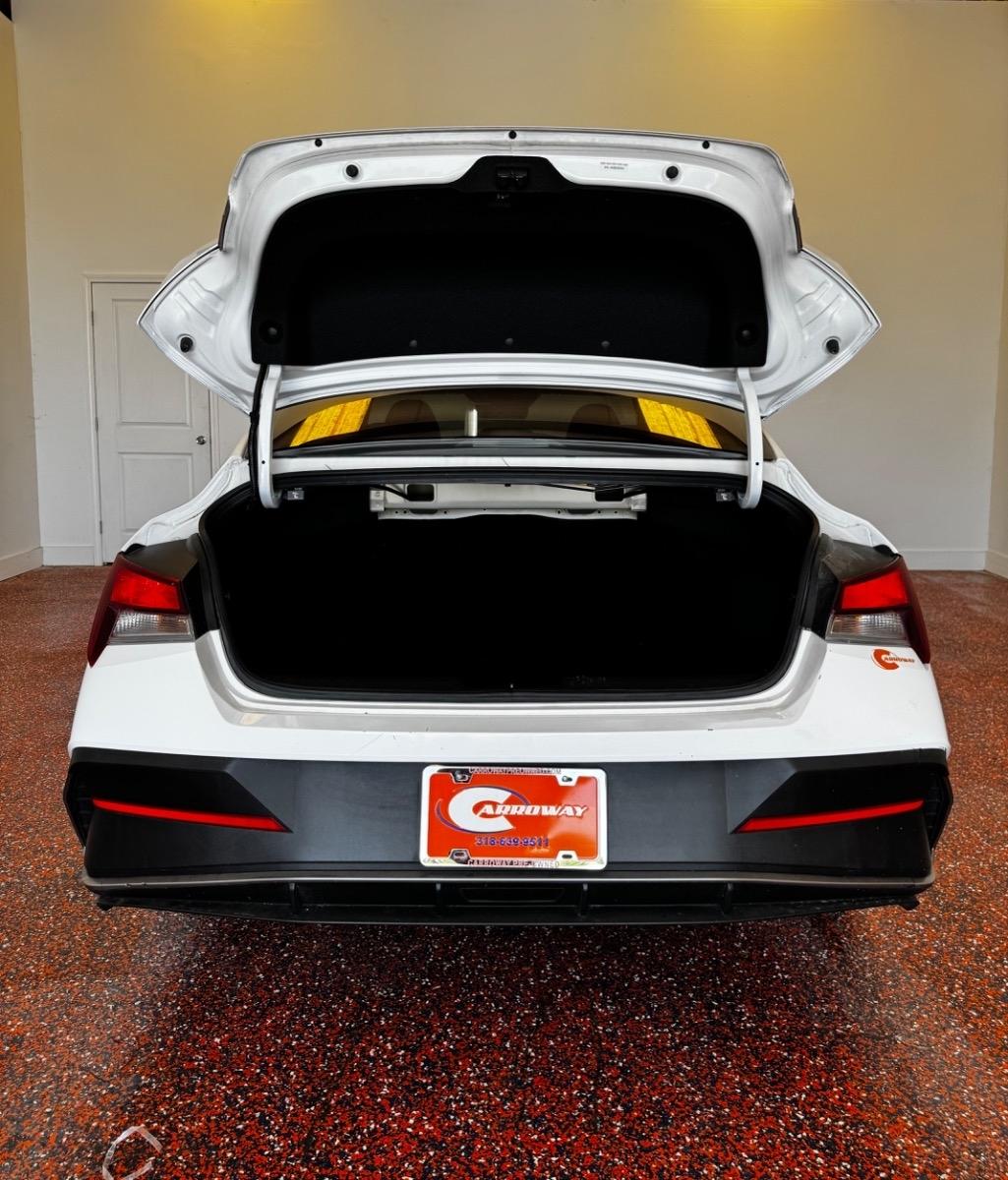Hyundai Elantra SE IVT 2025