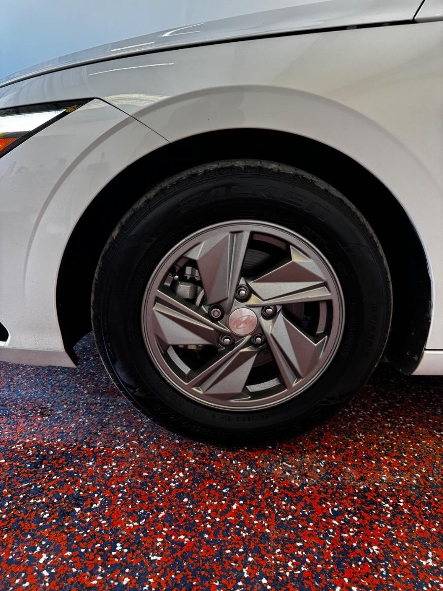 Hyundai Elantra SE IVT 2025