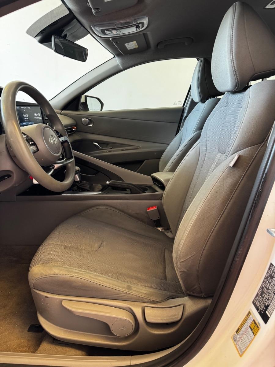 Hyundai Elantra SE IVT 2025