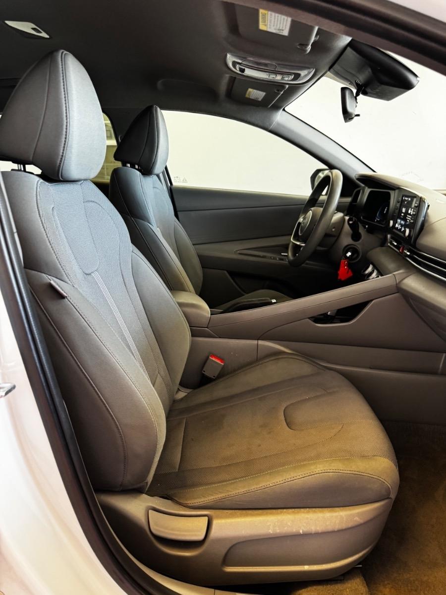 Hyundai Elantra SE IVT 2025