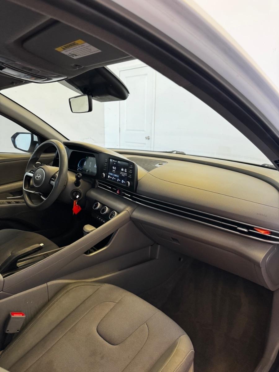 Hyundai Elantra SE IVT 2025