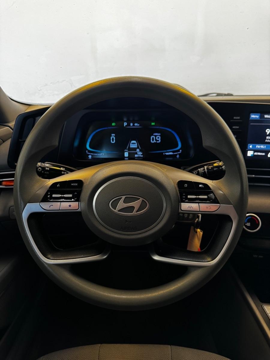 Hyundai Elantra SE IVT 2025