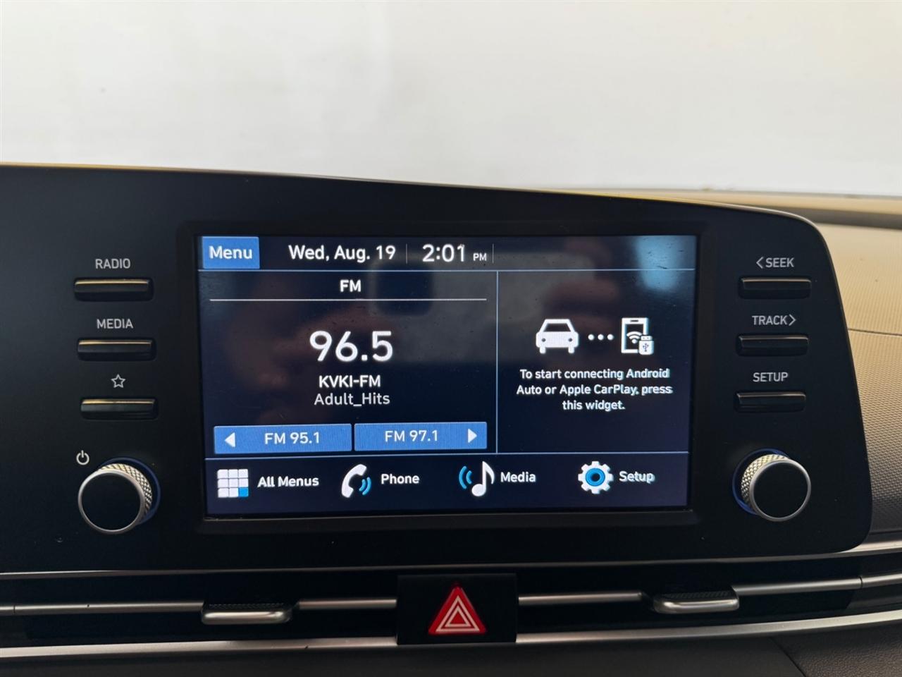 Hyundai Elantra SE IVT 2025