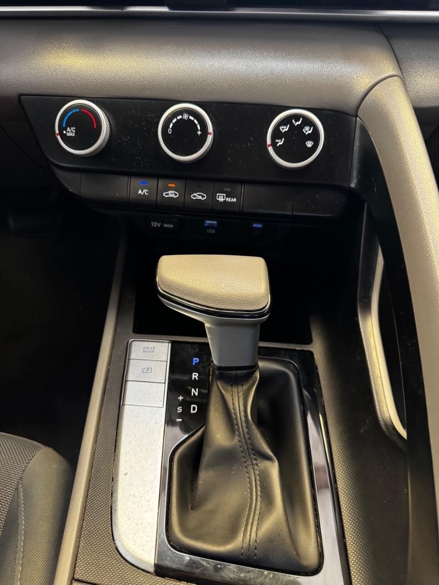 Hyundai Elantra SE IVT 2025