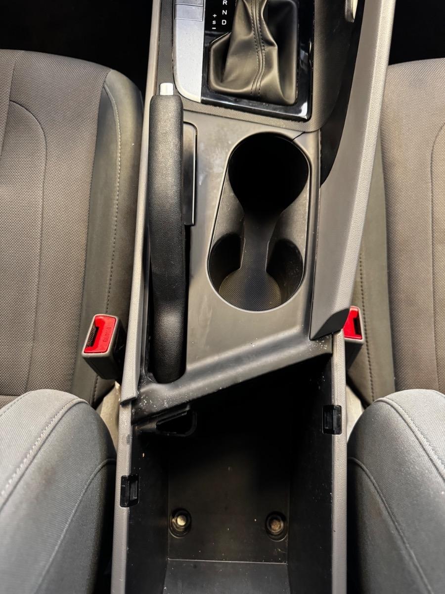 Hyundai Elantra SE IVT 2025