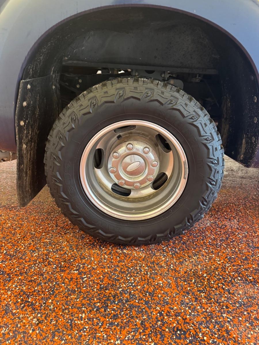 Ford Super Duty F-350 DRW 2WD Crew Cab 172" XL 2011