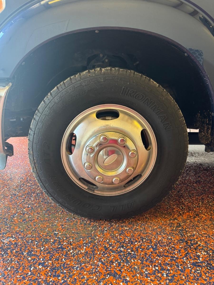 Ford Super Duty F-350 DRW 2WD Crew Cab 172" XL 2011