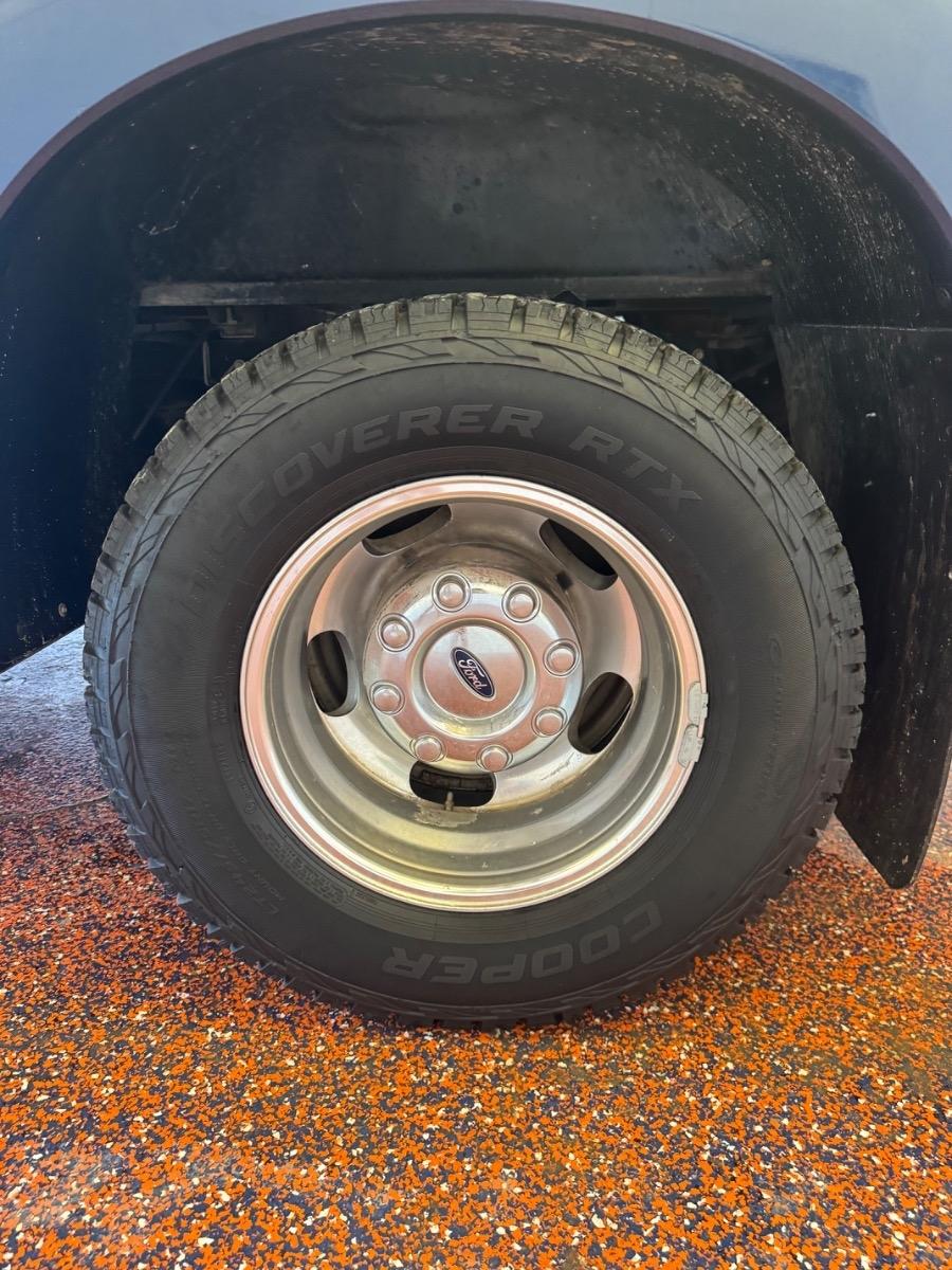 Ford Super Duty F-350 DRW 2WD Crew Cab 172" XL 2011