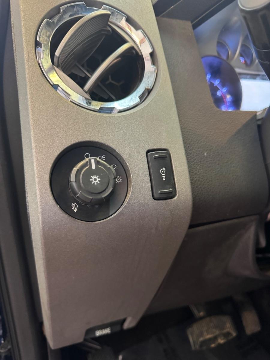 Ford Super Duty F-350 DRW 2WD Crew Cab 172" XL 2011