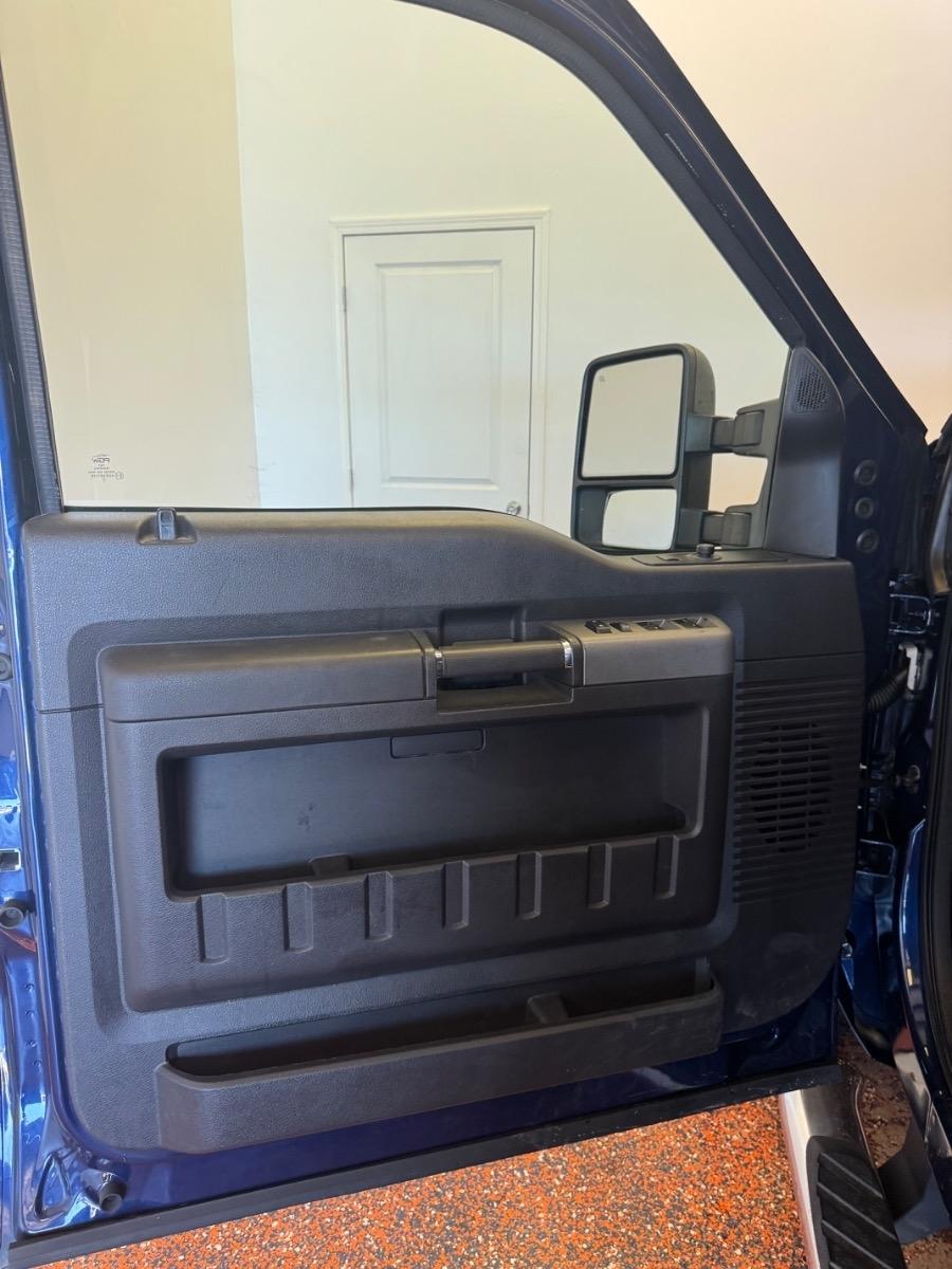 Ford Super Duty F-350 DRW 2WD Crew Cab 172" XL 2011