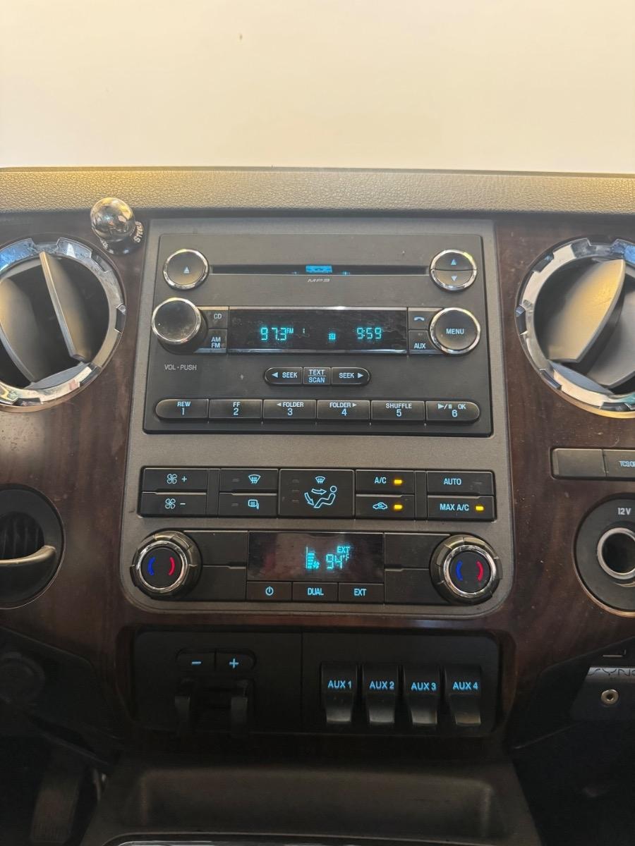Ford Super Duty F-350 DRW 2WD Crew Cab 172" XL 2011
