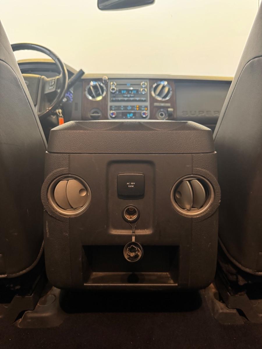 Ford Super Duty F-350 DRW 2WD Crew Cab 172" XL 2011