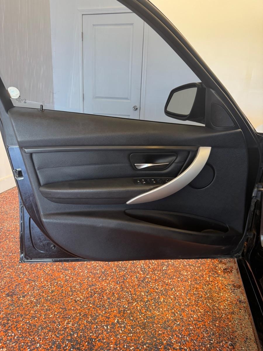 BMW 3 Series 4dr Sdn 328i RWD SULEV 2013
