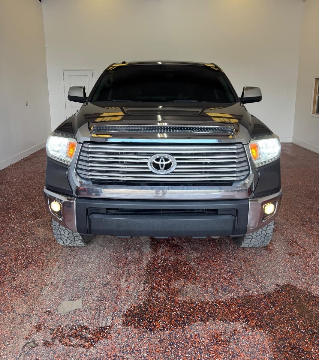 Toyota Tundra 4WD Limited CrewMax 5.5' Bed 5.7L FFV (Natl) 2017