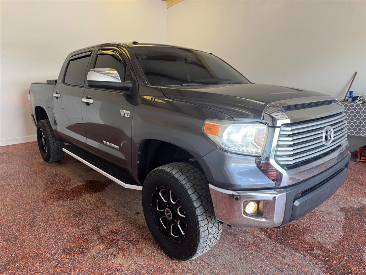 Toyota Tundra 4WD Limited CrewMax 5.5' Bed 5.7L FFV (Natl) 2017