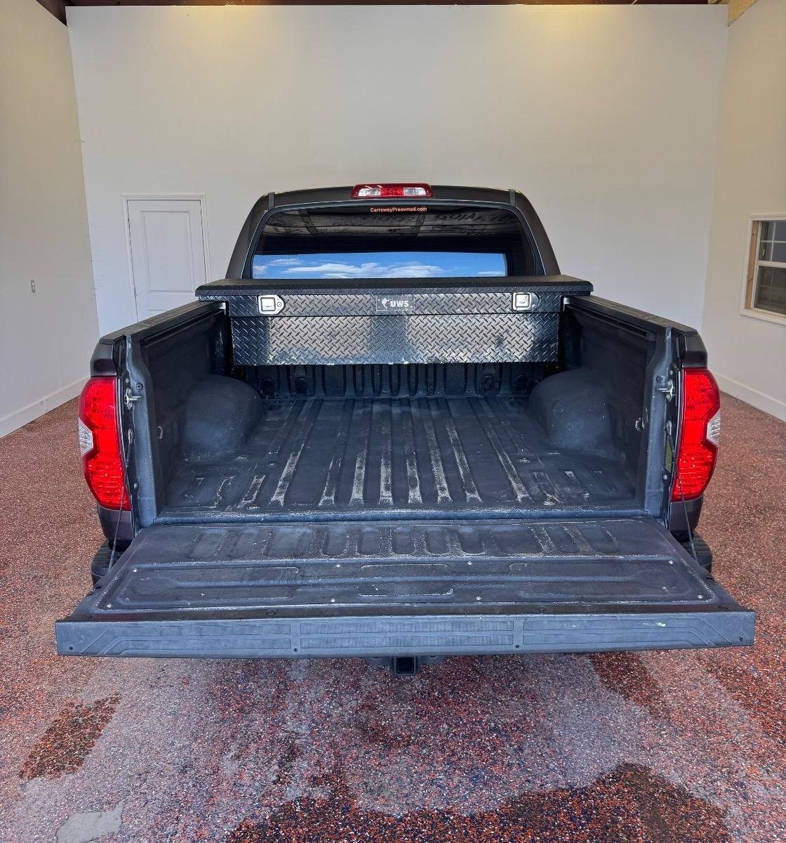 Toyota Tundra 4WD Limited CrewMax 5.5' Bed 5.7L FFV (Natl) 2017