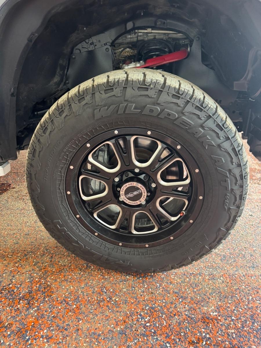 Toyota Tundra 4WD Limited CrewMax 5.5' Bed 5.7L FFV (Natl) 2017