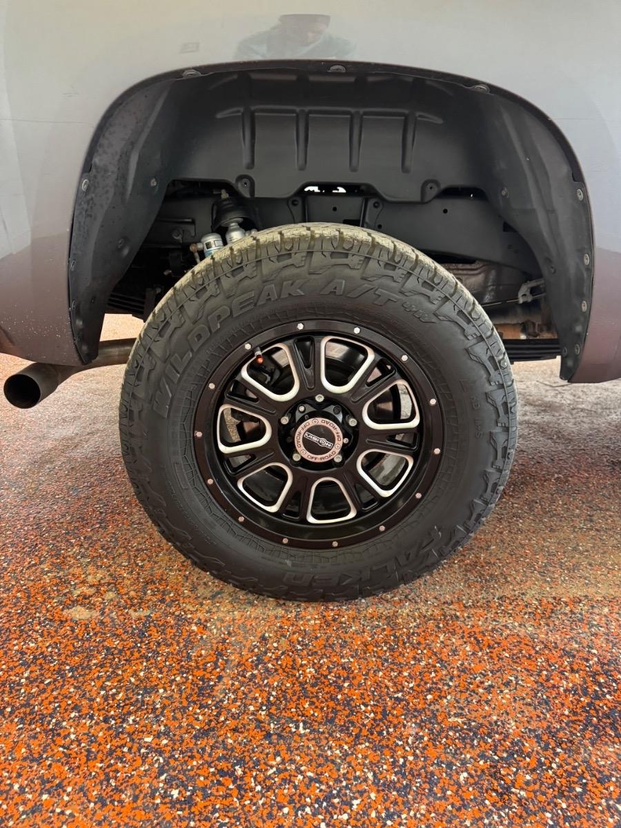Toyota Tundra 4WD Limited CrewMax 5.5' Bed 5.7L FFV (Natl) 2017