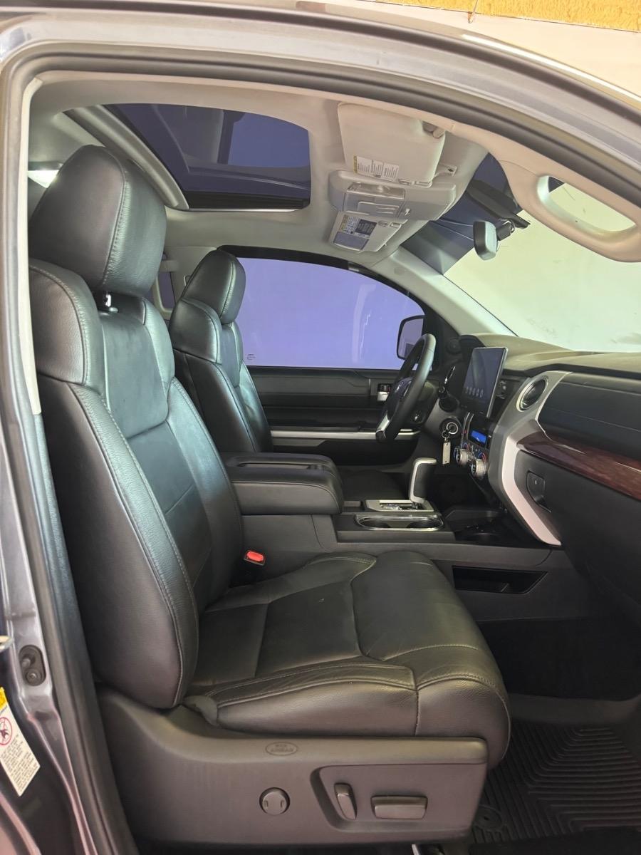 Toyota Tundra 4WD Limited CrewMax 5.5' Bed 5.7L FFV (Natl) 2017