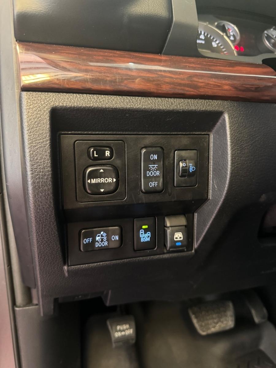 Toyota Tundra 4WD Limited CrewMax 5.5' Bed 5.7L FFV (Natl) 2017