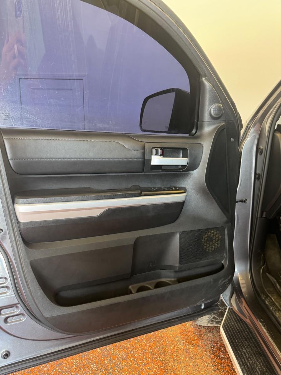 Toyota Tundra 4WD Limited CrewMax 5.5' Bed 5.7L FFV (Natl) 2017