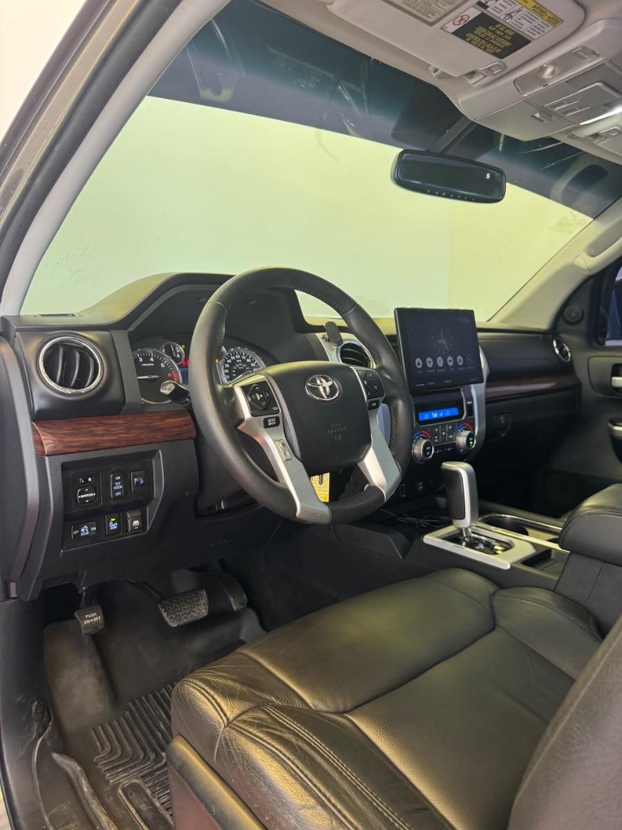 Toyota Tundra 4WD Limited CrewMax 5.5' Bed 5.7L FFV (Natl) 2017