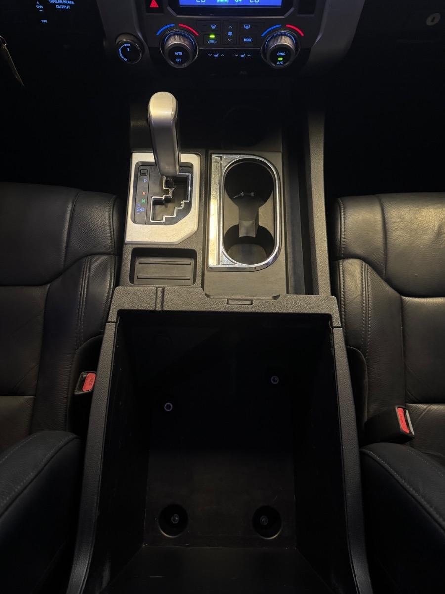 Toyota Tundra 4WD Limited CrewMax 5.5' Bed 5.7L FFV (Natl) 2017