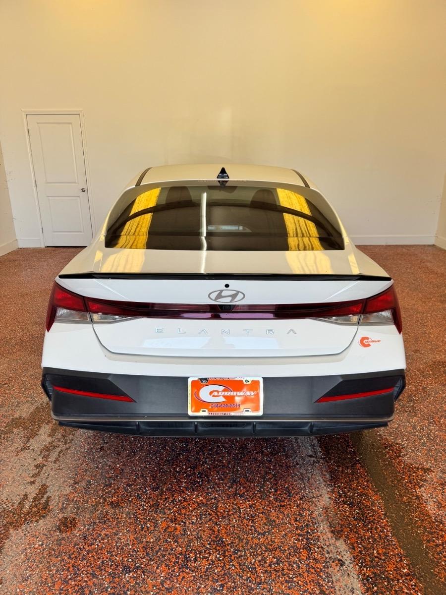 Hyundai Elantra SEL Sport IVT 2025