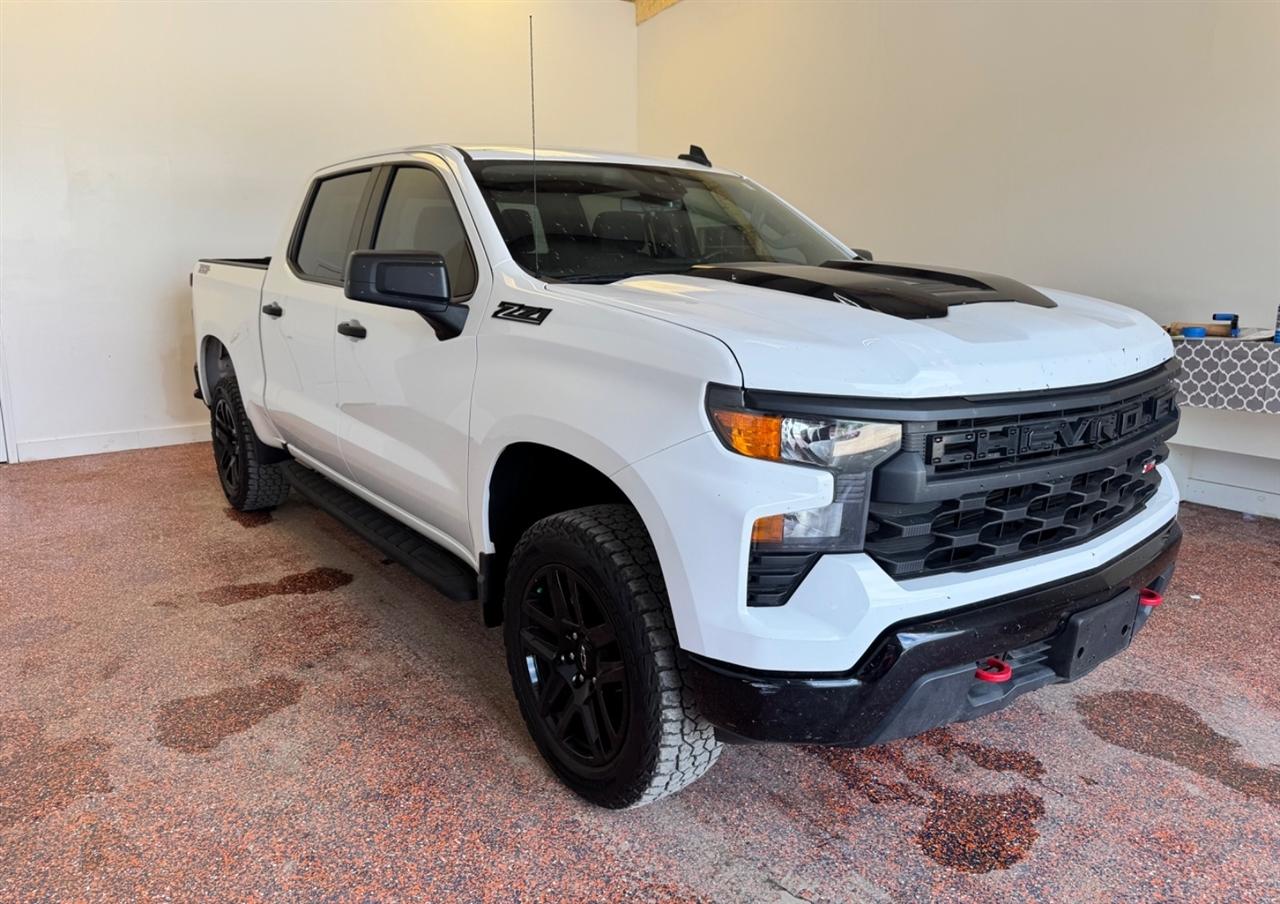 Chevrolet Silverado 1500 4WD Crew Cab 147" Custom Trail Boss 2023