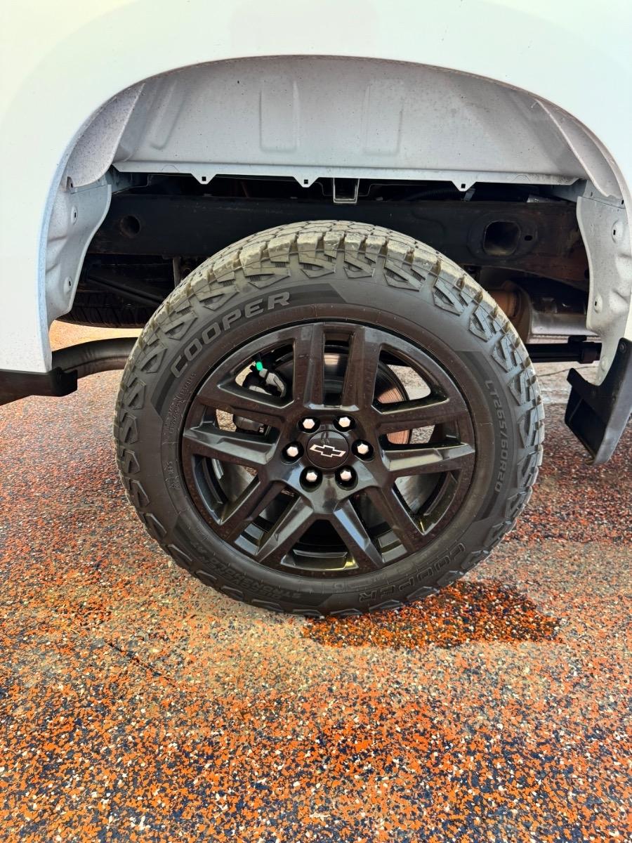 Chevrolet Silverado 1500 4WD Crew Cab 147" Custom Trail Boss 2023