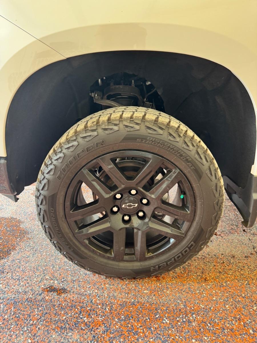 Chevrolet Silverado 1500 4WD Crew Cab 147" Custom Trail Boss 2023