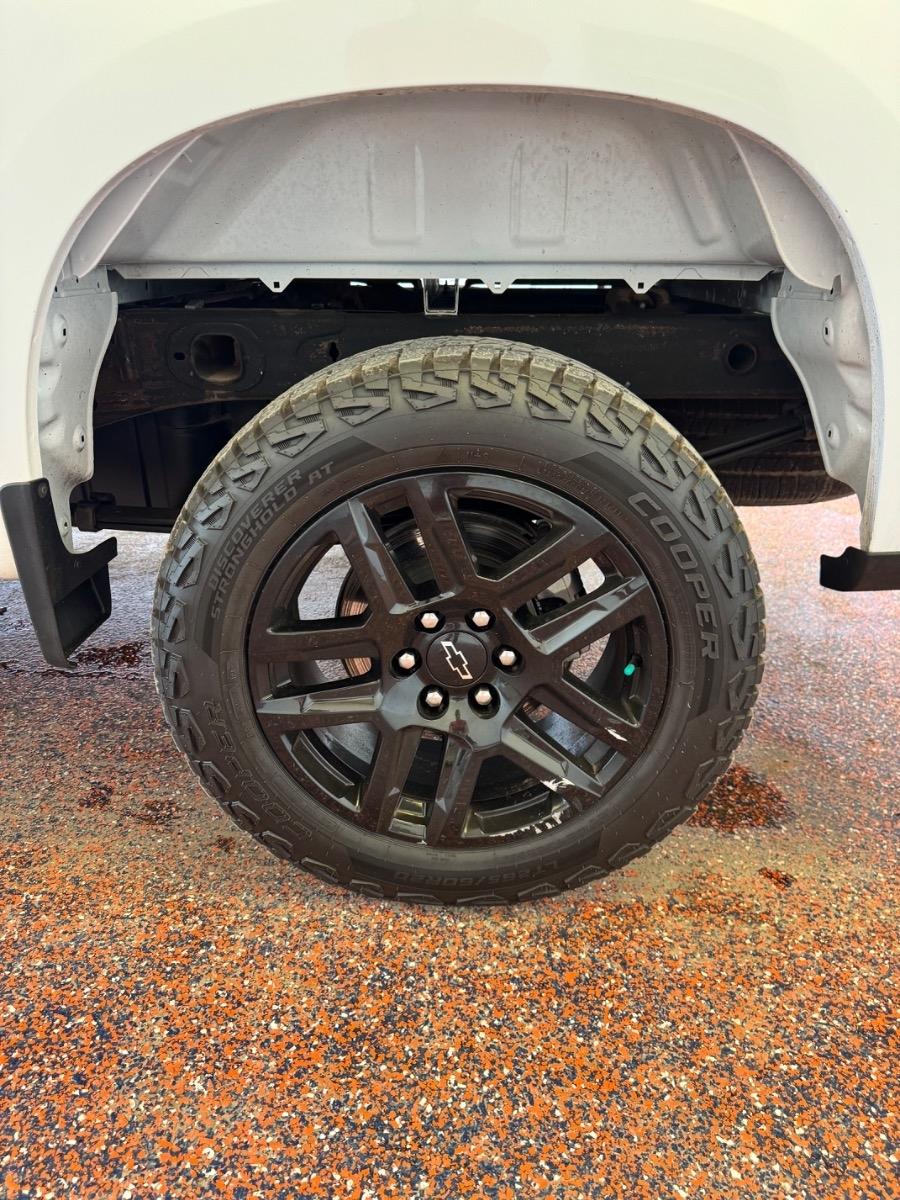 Chevrolet Silverado 1500 4WD Crew Cab 147" Custom Trail Boss 2023
