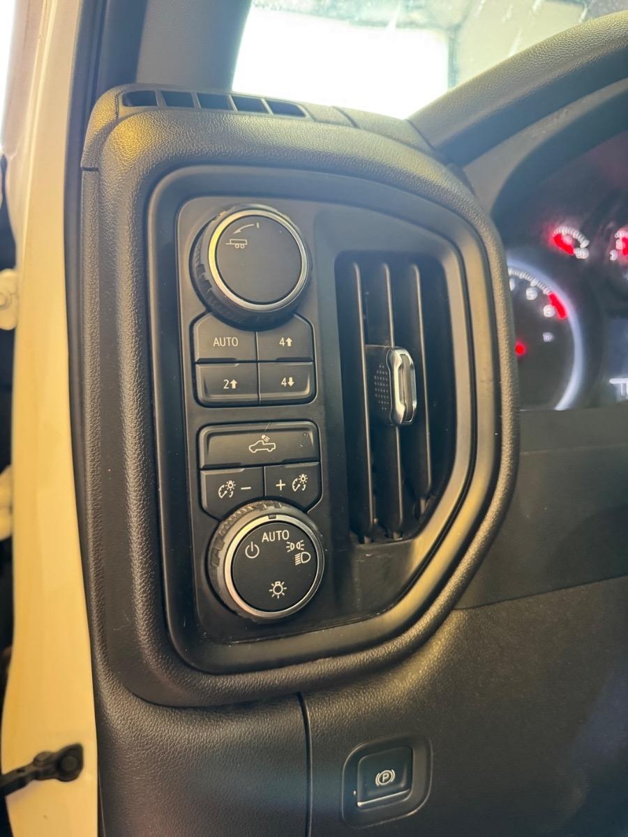 Chevrolet Silverado 1500 4WD Crew Cab 147" Custom Trail Boss 2023