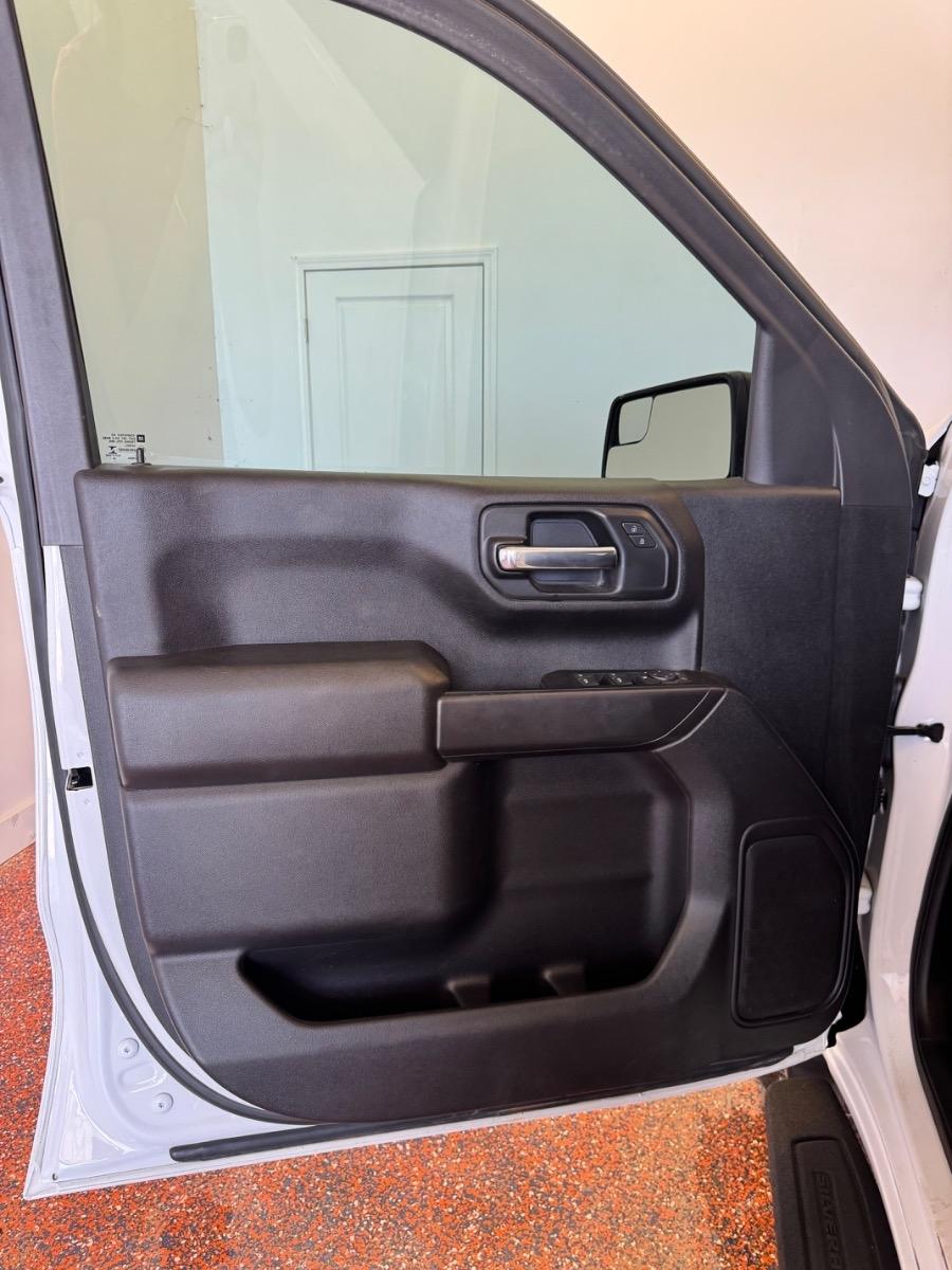 Chevrolet Silverado 1500 4WD Crew Cab 147" Custom Trail Boss 2023