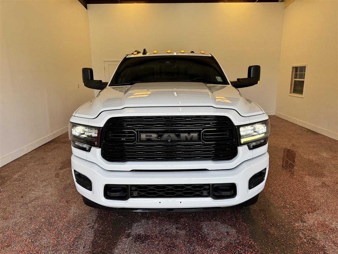 RAM 3500 Limited 4x4 Crew Cab 8' Box 2022